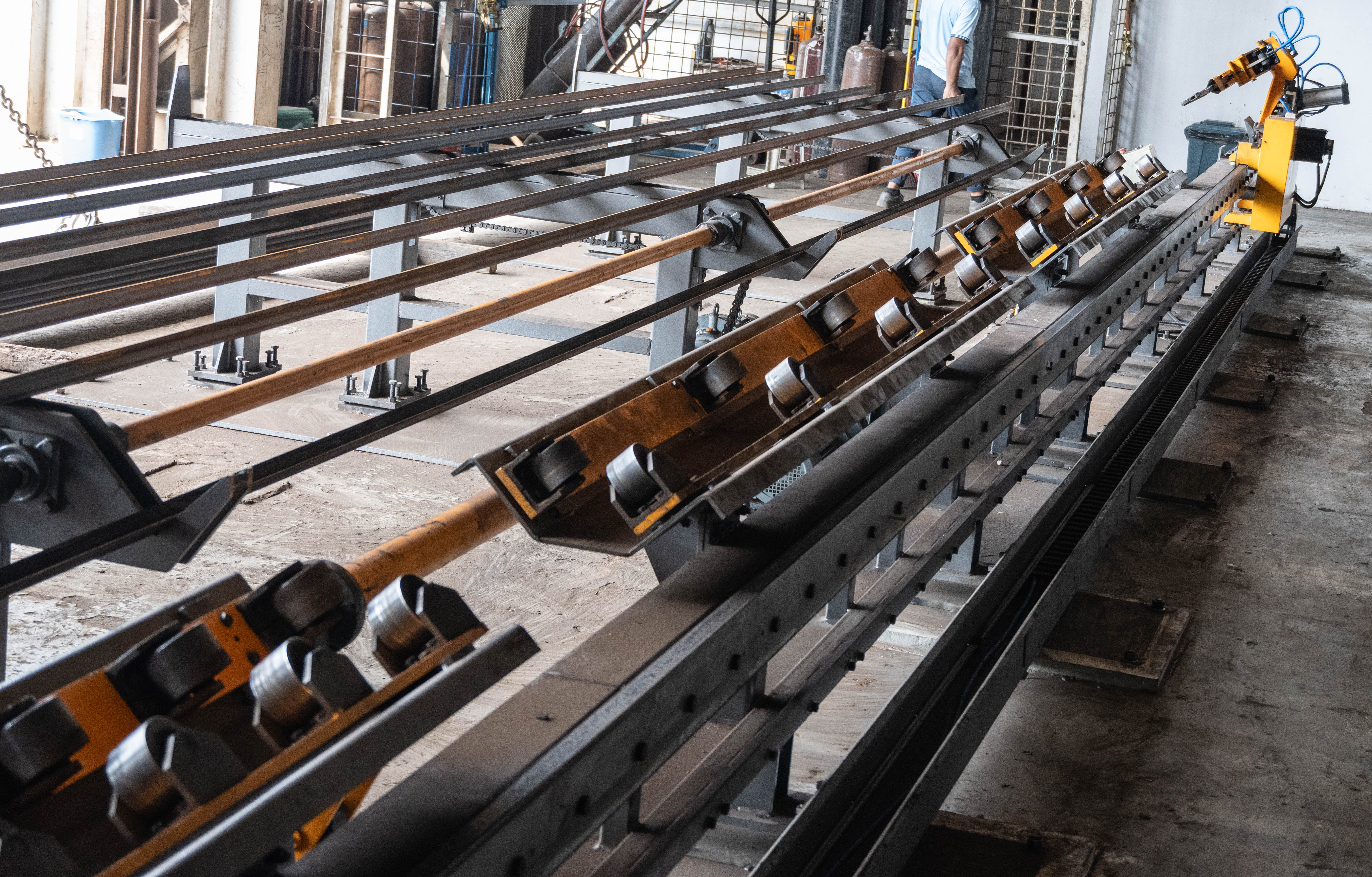 Máquina de perforación de acero de ángulo CNC APM2020
