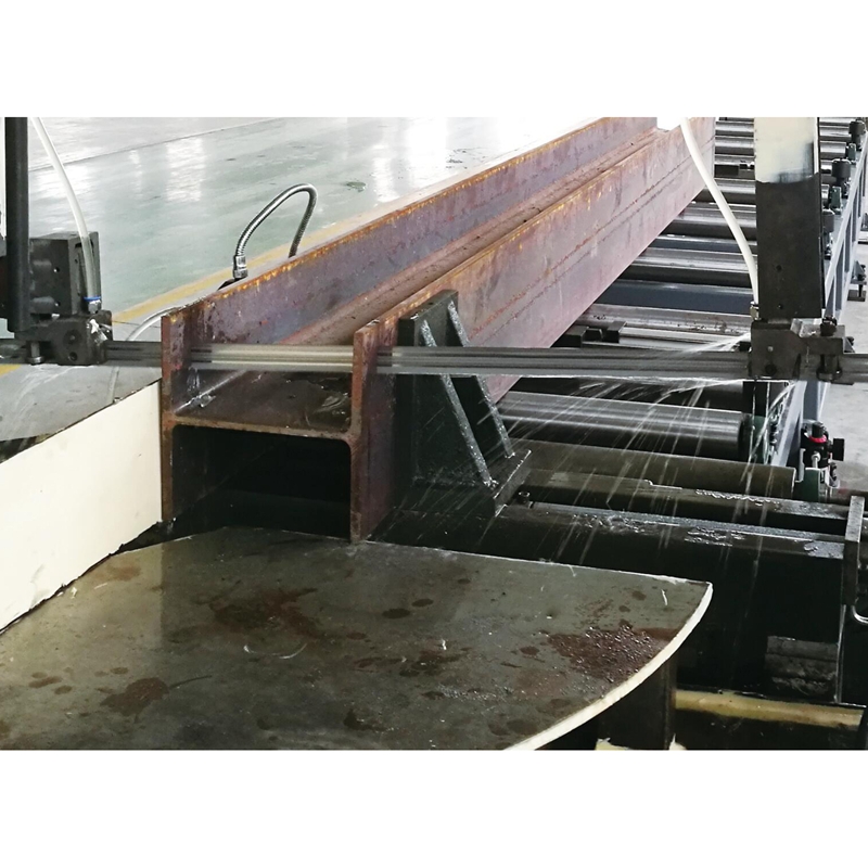 Máquina de aserrado de banda CNC