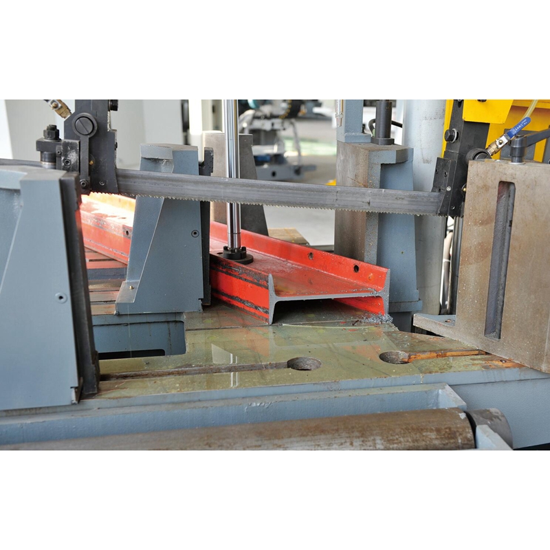 Máquina de aserrado de banda CNC