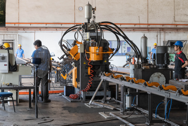 Máquina de perforación de acero de ángulo CNC APM2020